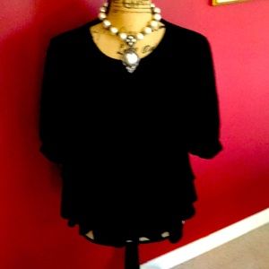 Simple but always in style black scoop neck jersey with short puffy sleeve.